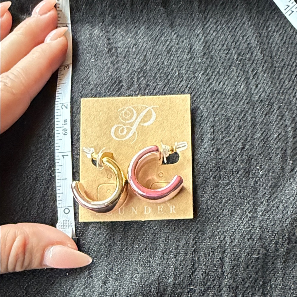 ‼️NWT Plunder Gold and Pink Crescent Earrings - Picture 2 of 3